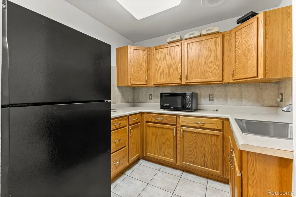 30401 Utica Road Roseville City MI 48066