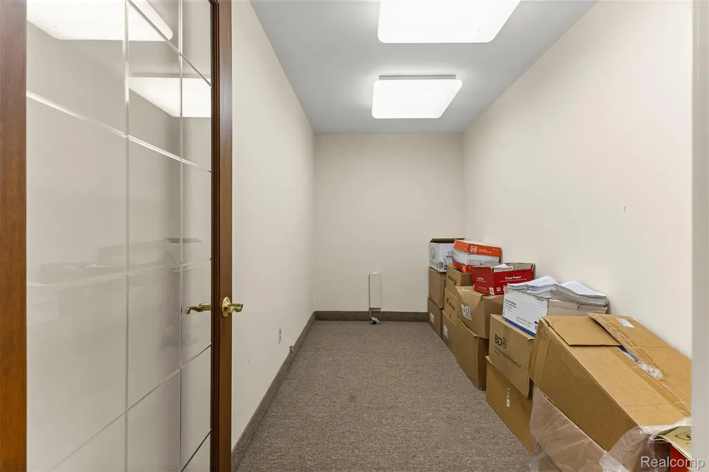 30401 Utica Road Roseville City MI 48066