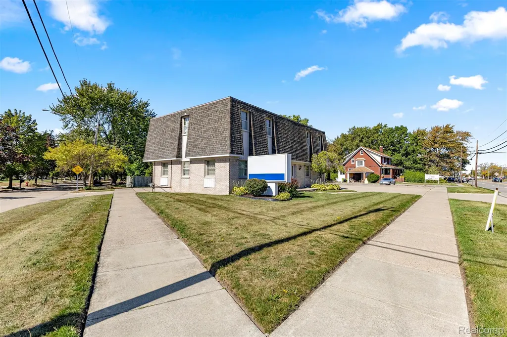 30401 Utica Road Roseville City MI 48066