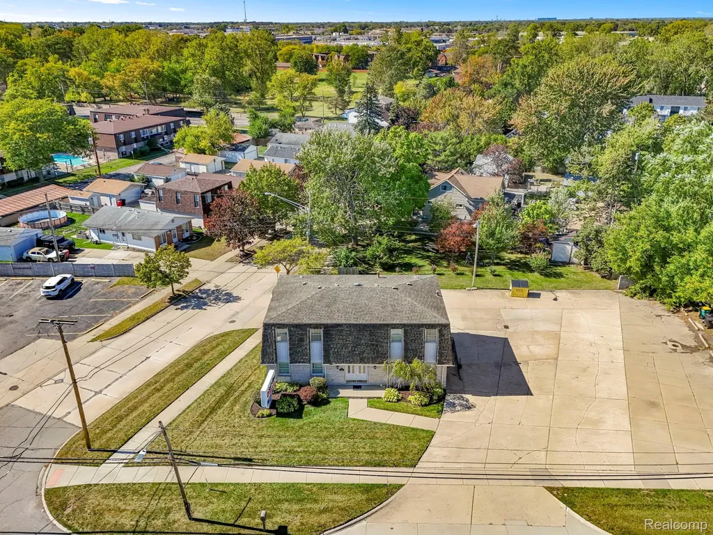 30401 Utica Road Roseville City MI 48066