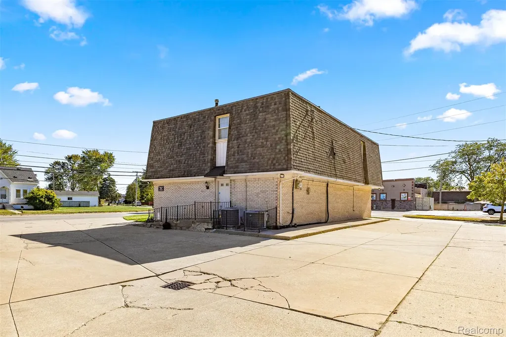 30401 Utica Road Roseville City MI 48066