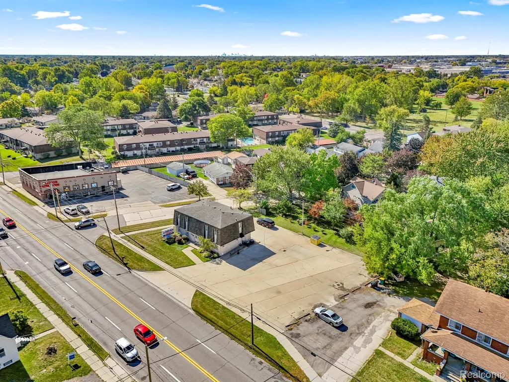 30401 Utica Road Roseville City MI 48066
