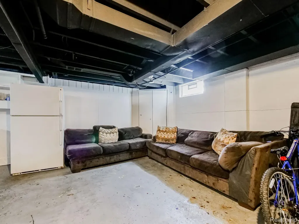 21733 Rausch Avenue Eastpointe City MI 48021