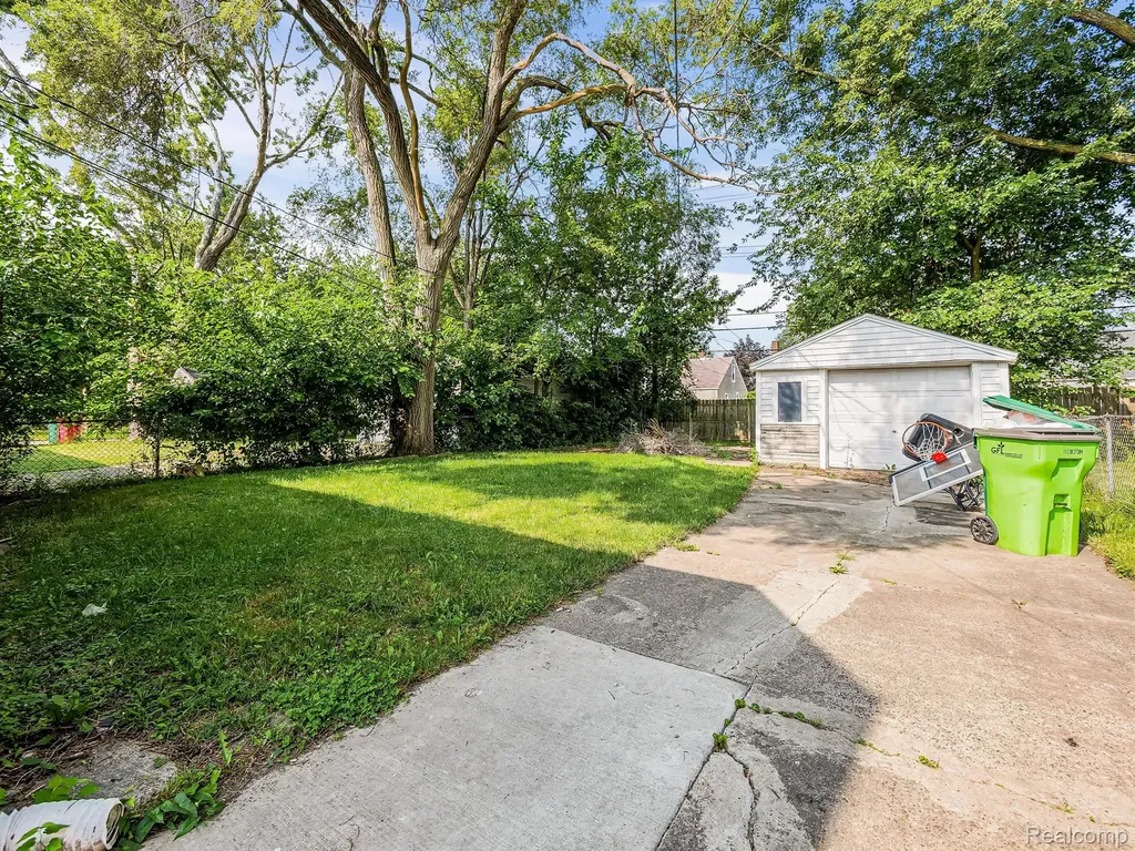 21733 Rausch Avenue Eastpointe City MI 48021