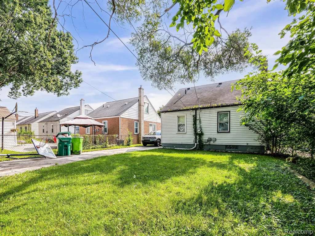 21733 Rausch Avenue Eastpointe City MI 48021