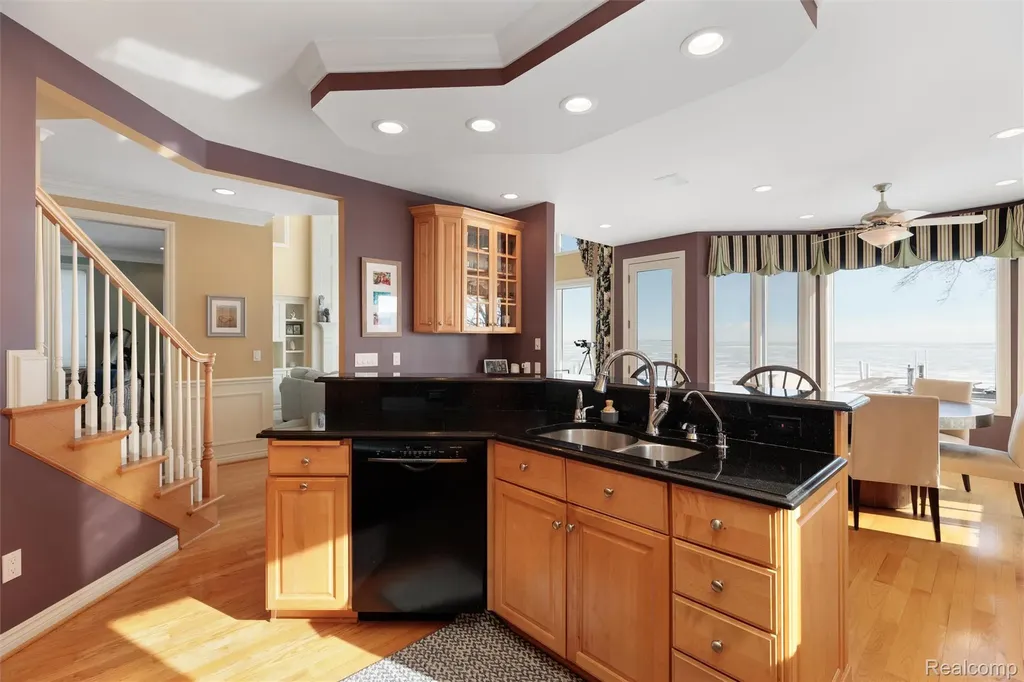 34330 Jefferson Avenue Harrison Charter Township MI 48045