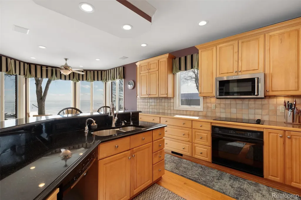 34330 Jefferson Avenue Harrison Charter Township MI 48045