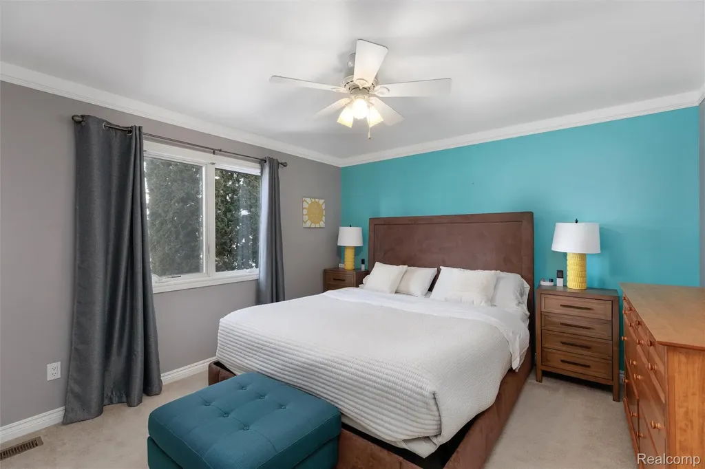 34330 Jefferson Avenue Harrison Charter Township MI 48045