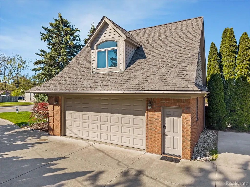34330 Jefferson Avenue Harrison Charter Township MI 48045