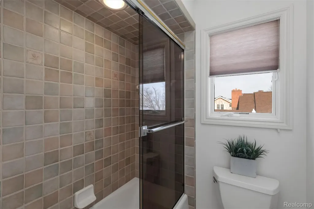 34330 Jefferson Avenue Harrison Charter Township MI 48045