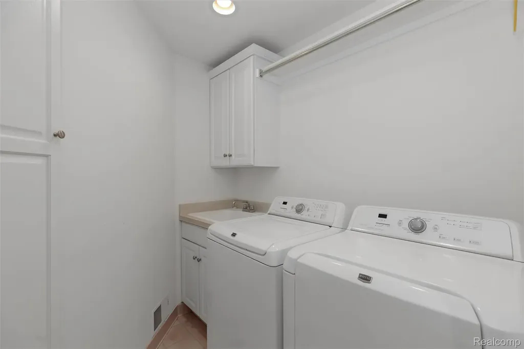 34330 Jefferson Avenue Harrison Charter Township MI 48045