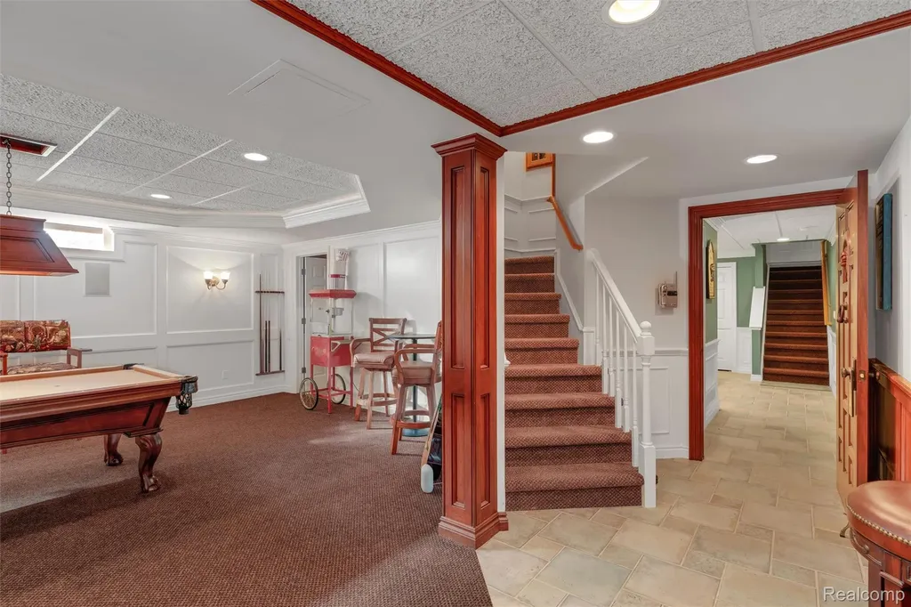 34330 Jefferson Avenue Harrison Charter Township MI 48045