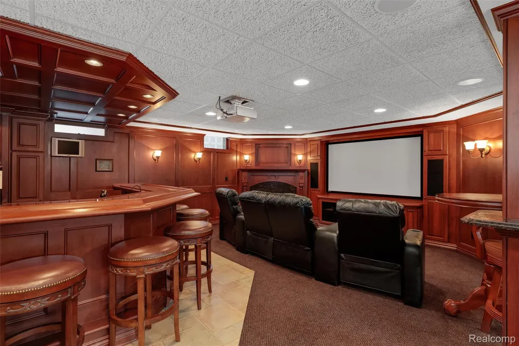 34330 Jefferson Avenue Harrison Charter Township MI 48045