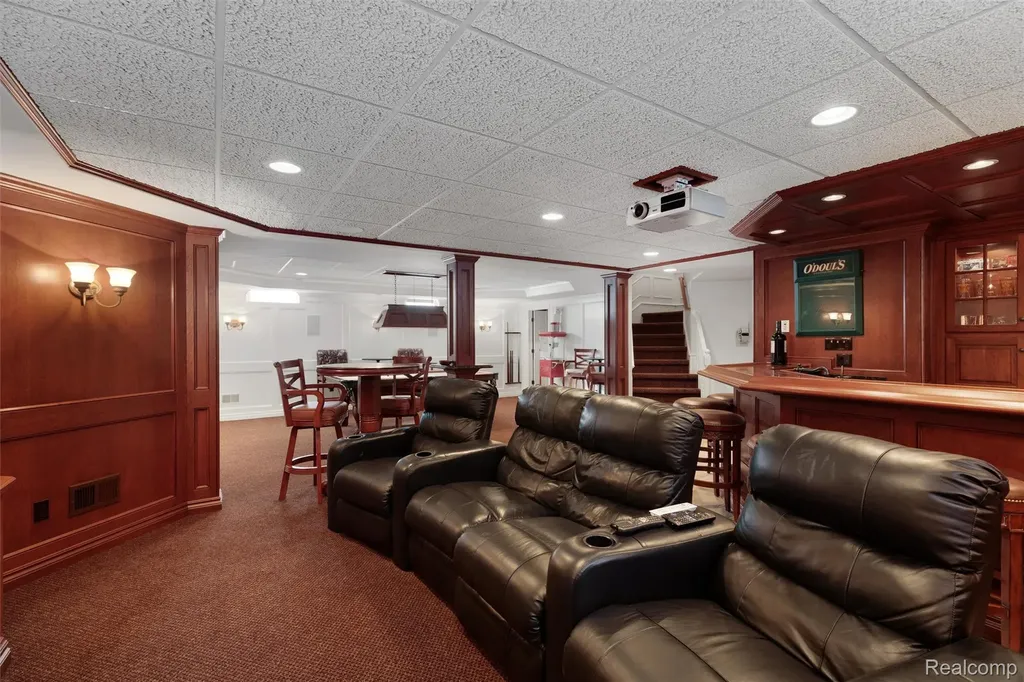34330 Jefferson Avenue Harrison Charter Township MI 48045