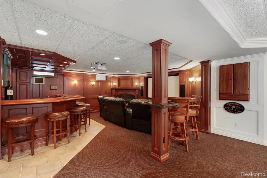 34330 Jefferson Avenue Harrison Charter Township MI 48045