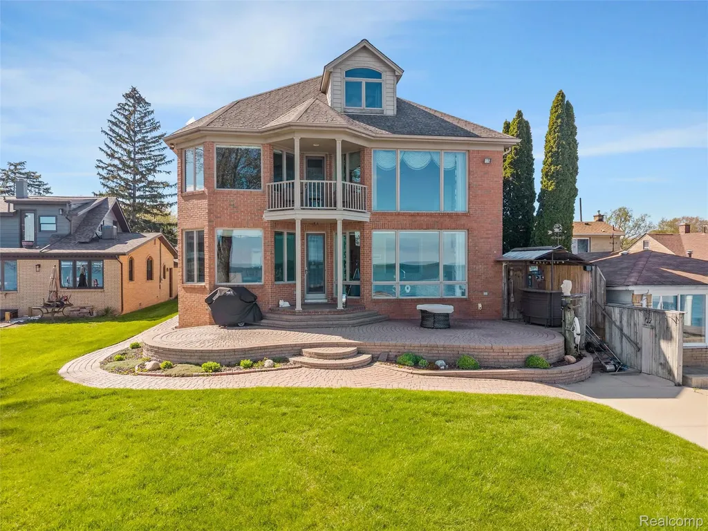 34330 Jefferson Avenue Harrison Charter Township MI 48045