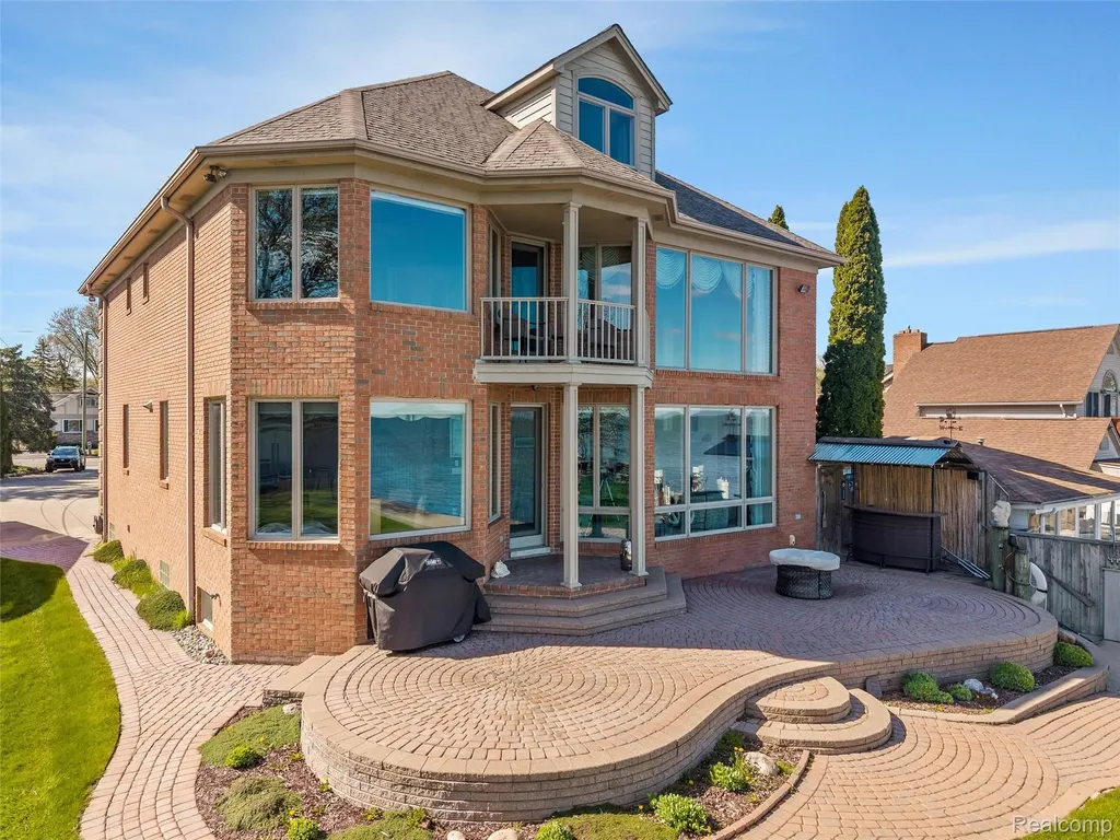 34330 Jefferson Avenue Harrison Charter Township MI 48045