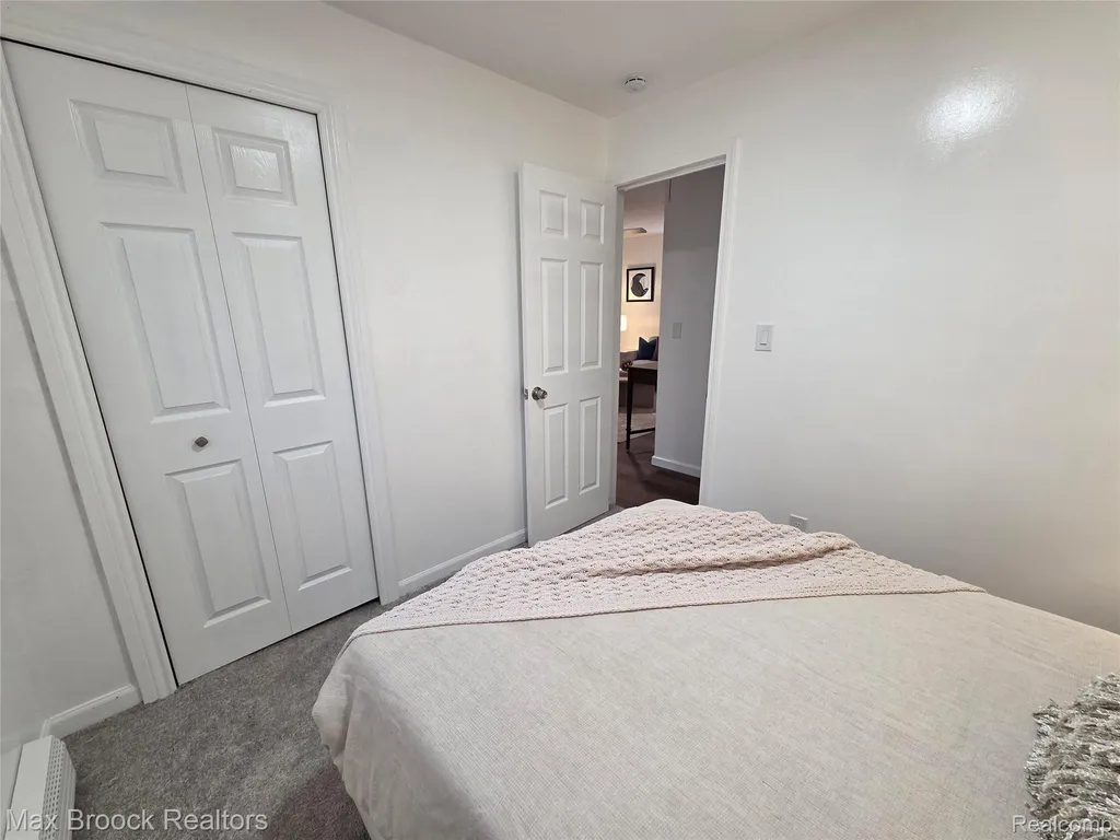 20916 Pinecrest Street Taylor City MI 48180