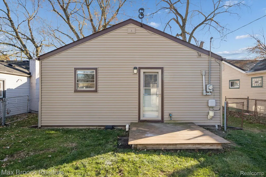 20916 Pinecrest Street Taylor City MI 48180