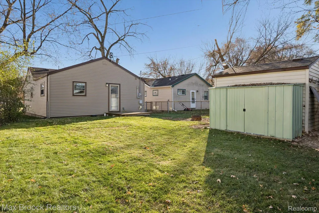 20916 Pinecrest Street Taylor City MI 48180