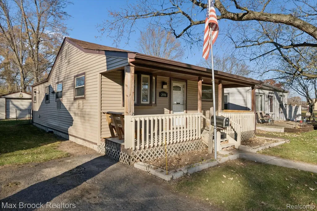 20916 Pinecrest Street Taylor City MI 48180