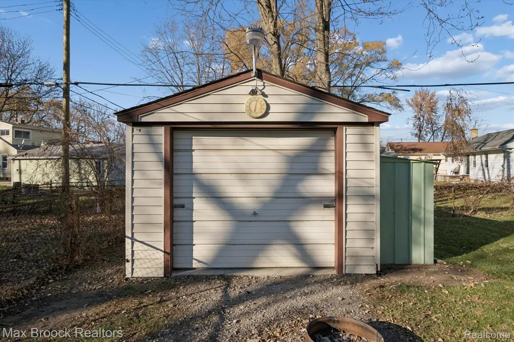 20916 Pinecrest Street Taylor City MI 48180