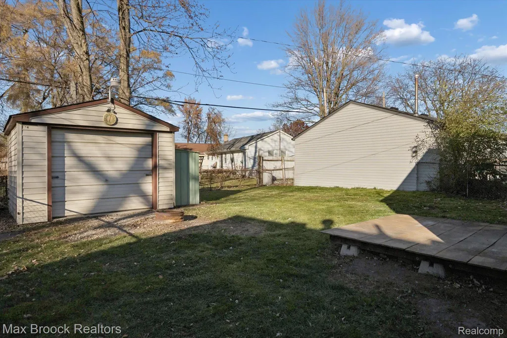 20916 Pinecrest Street Taylor City MI 48180