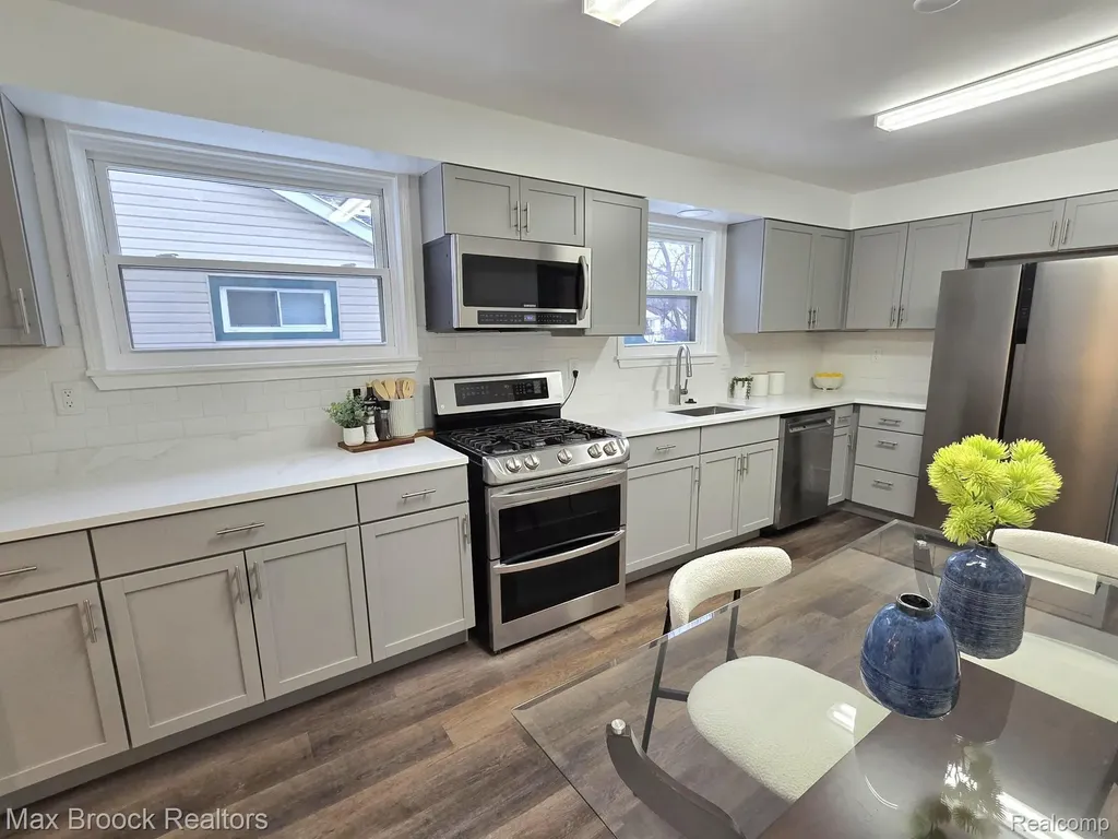 20916 Pinecrest Street Taylor City MI 48180
