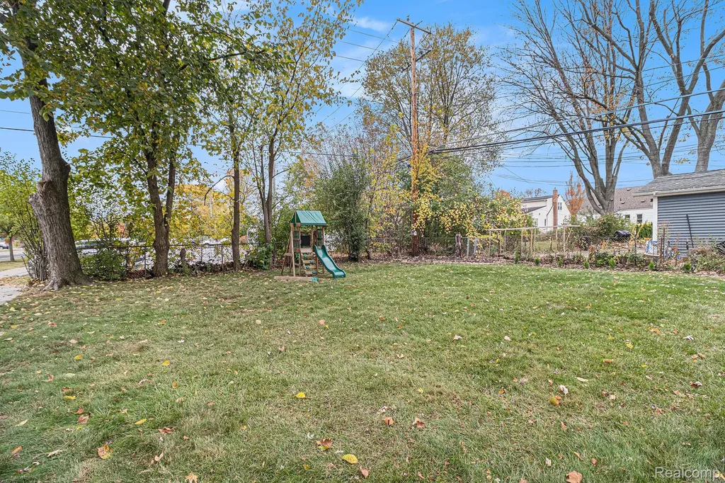 1815 E Lincoln Street Birmingham City MI 48009