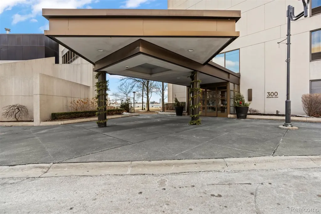 1001 W Jefferson Avenue Detroit City MI 48226