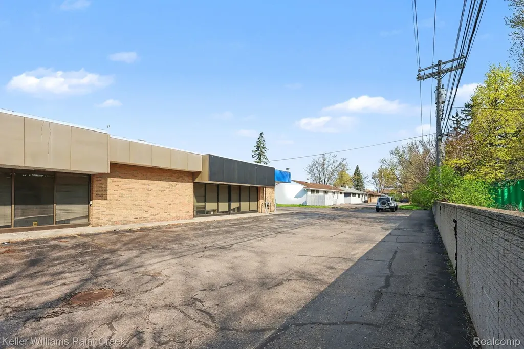 30000 Orchard Lake Road Farmington Hills City MI 48334