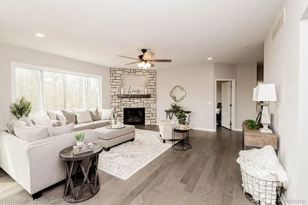 53234 Woodland Meadows Chesterfield Township MI 48047