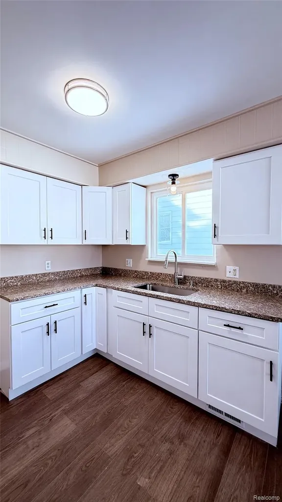 8236 Ford Avenue Warren City MI 48089