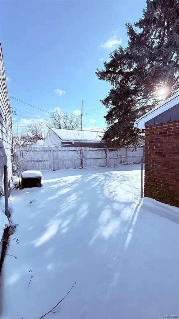8236 Ford Avenue Warren City MI 48089