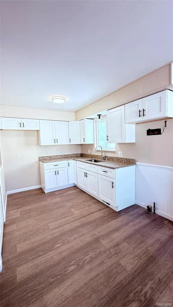 8236 Ford Avenue Warren City MI 48089