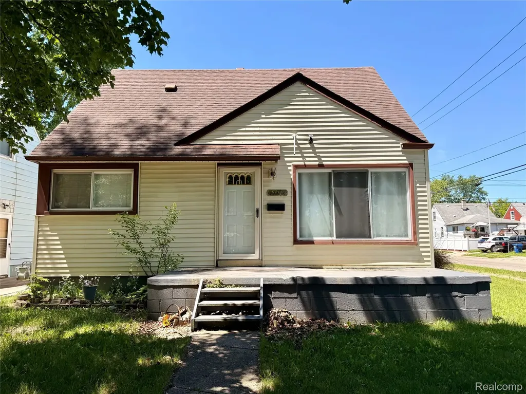 18719 Poinciana Redford Charter Township MI 48240
