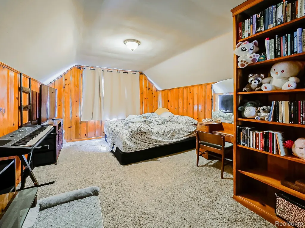 18719 Poinciana Redford Charter Township MI 48240