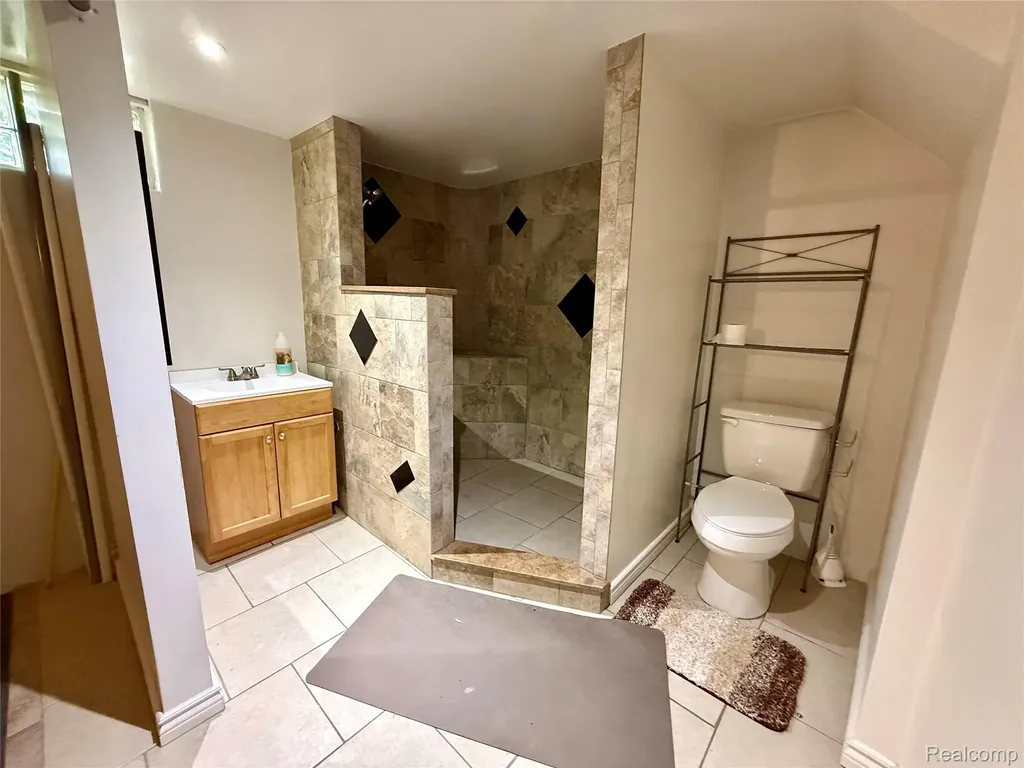 18719 Poinciana Redford Charter Township MI 48240