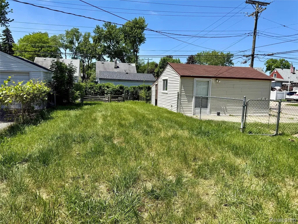 18719 Poinciana Redford Charter Township MI 48240