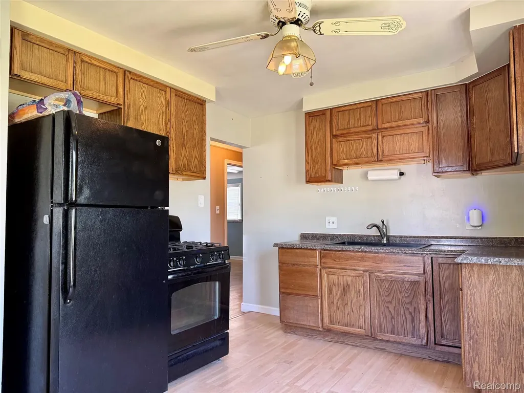 18719 Poinciana Redford Charter Township MI 48240