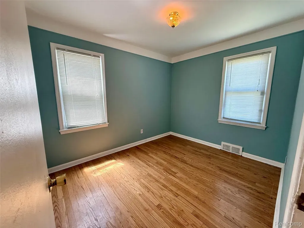 18719 Poinciana Redford Charter Township MI 48240