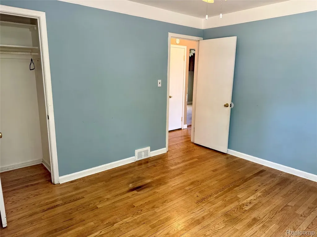 18719 Poinciana Redford Charter Township MI 48240