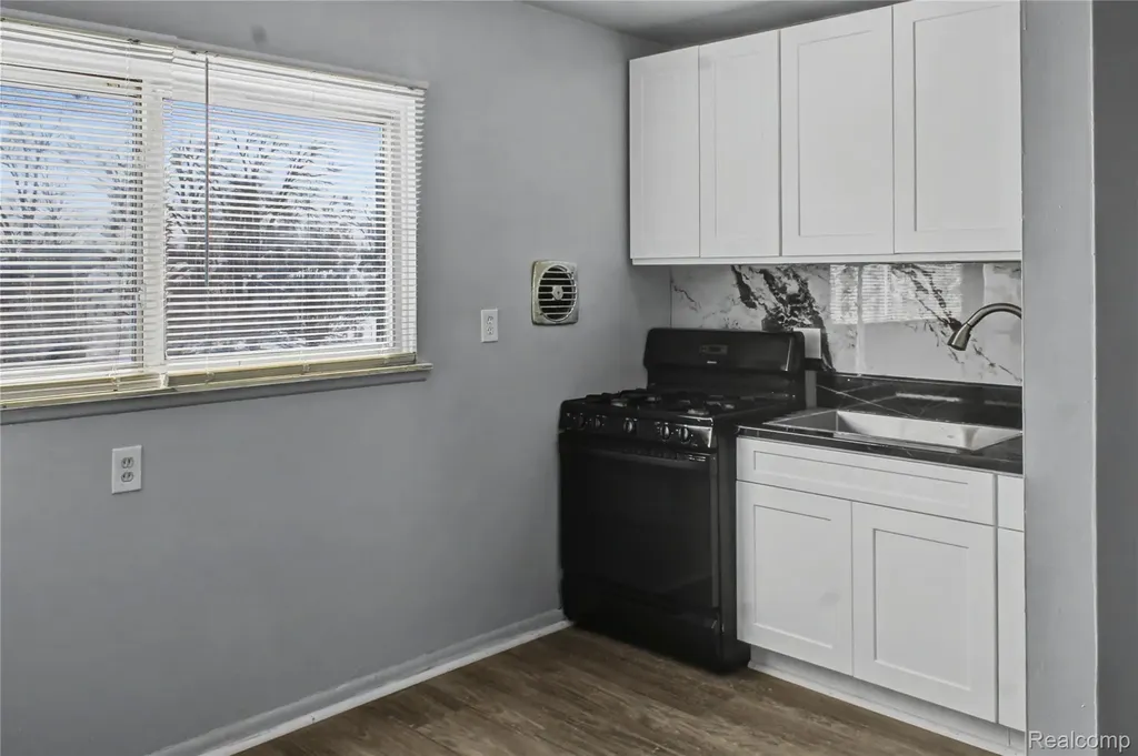 15100 Tireman Street Detroit City MI 48228