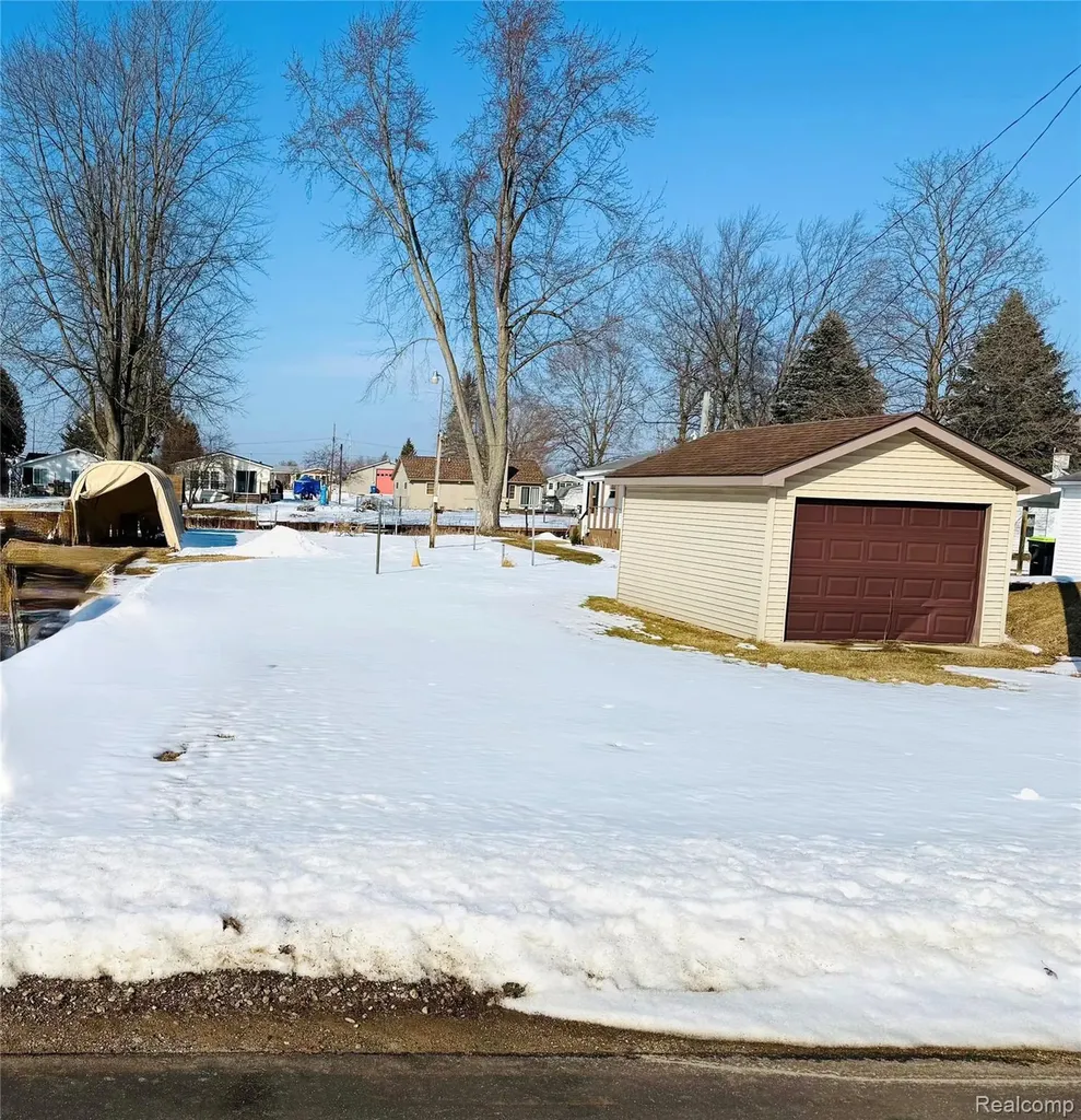 336 Twin Lake Road Tobacco Township MI 48612