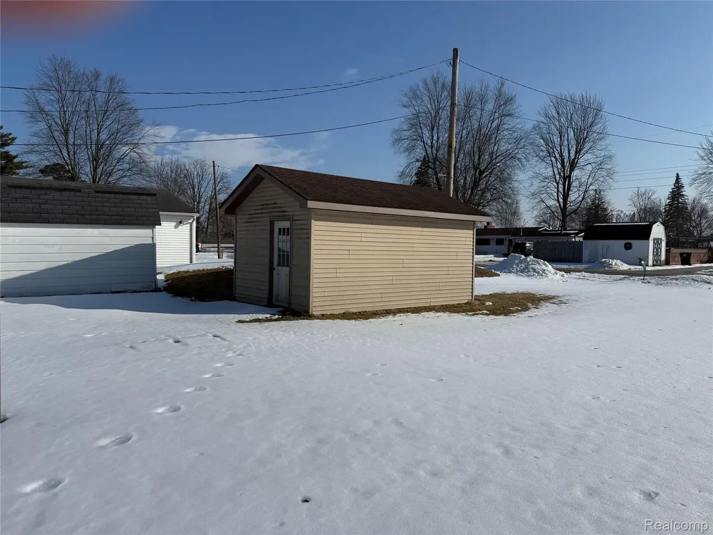 336 Twin Lake Road Tobacco Township MI 48612