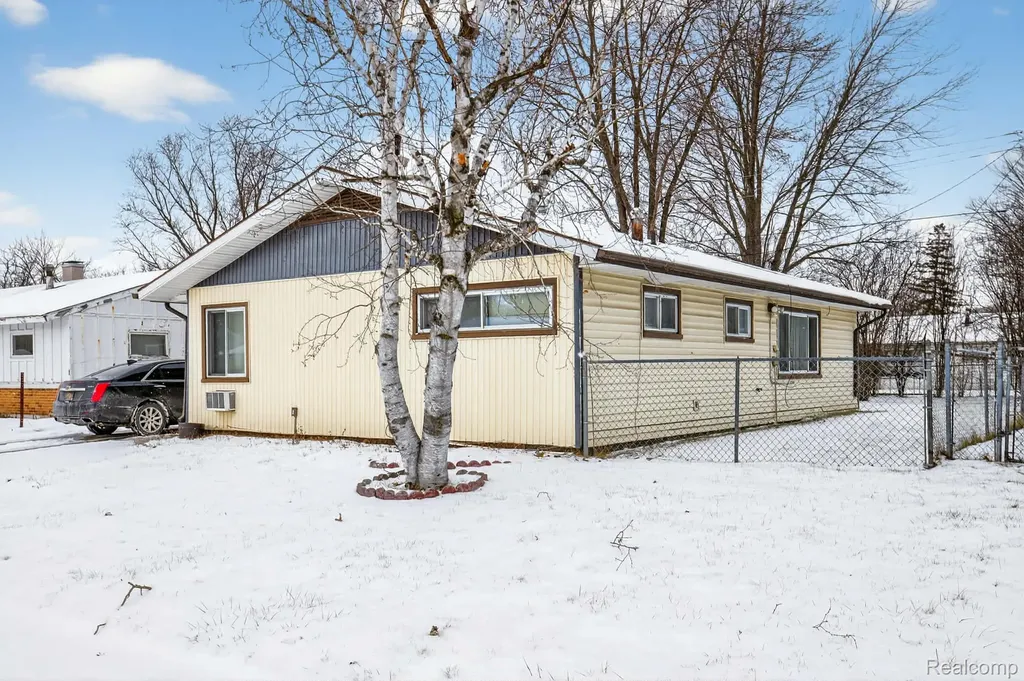 2835 Kensington Drive Saginaw City MI 48601