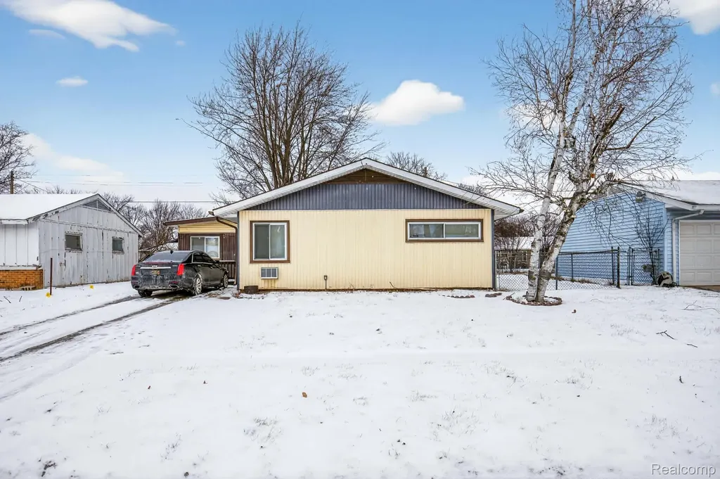 2835 Kensington Drive Saginaw City MI 48601