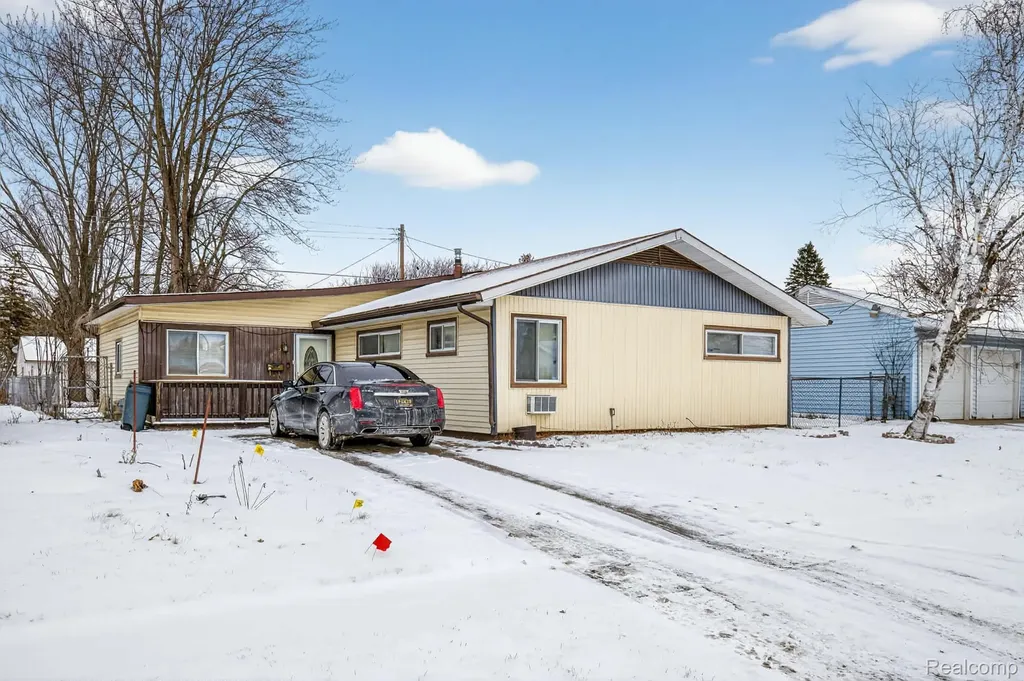 2835 Kensington Drive Saginaw City MI 48601