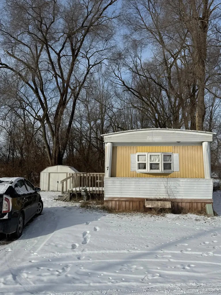 6934 Lansing Avenue Rives Township MI 49201