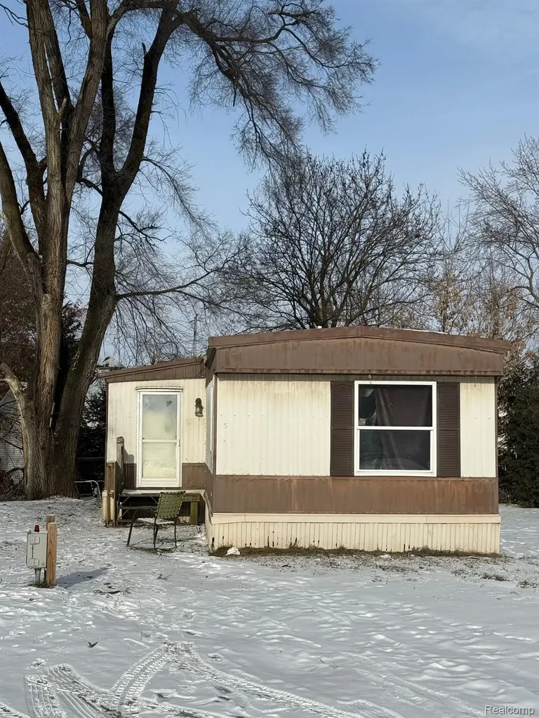 6934 Lansing Avenue Rives Township MI 49201